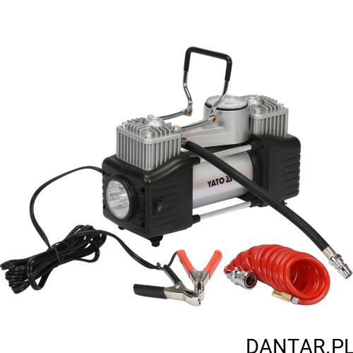 Kompresor samochodowy Yato YT-73462 z dwoma metalowymi cylindrami, lampą LED, zaciskami do akumulatora i czerwonym wężem spiralnym
